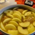 Tweet Une volaille tombée dans les pommes… Une recette d’influence Normande bien entendu! Pour 4 à 6 personnes Préparation: 25 mn Cuisson : 2 1/2 heures Ingrédients : Volaille (poulet, poule, […]