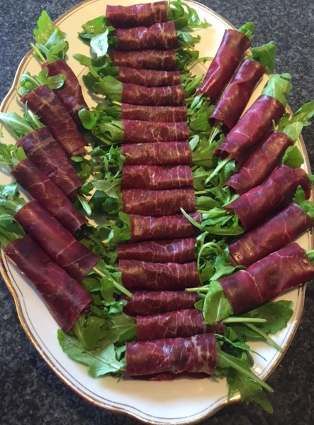 Roulade de viande séchée et salade roquette